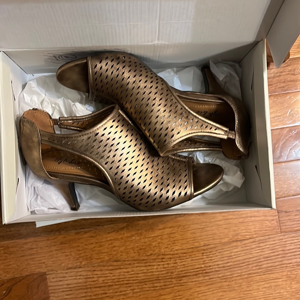 style and co heels